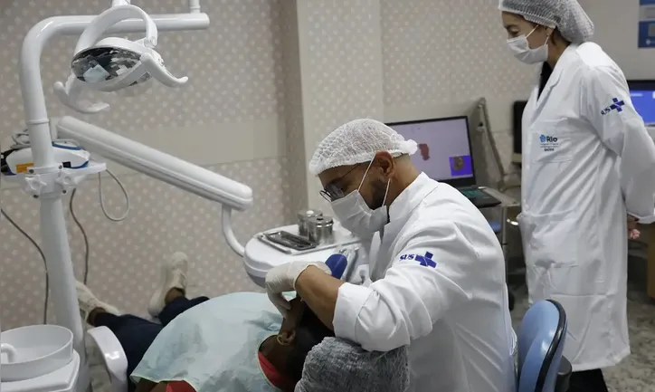 Visita ao dentista deve ser de seis em seis meses
