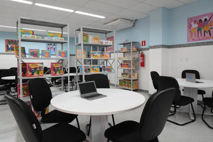Biblioteca da nova escola de Salvador