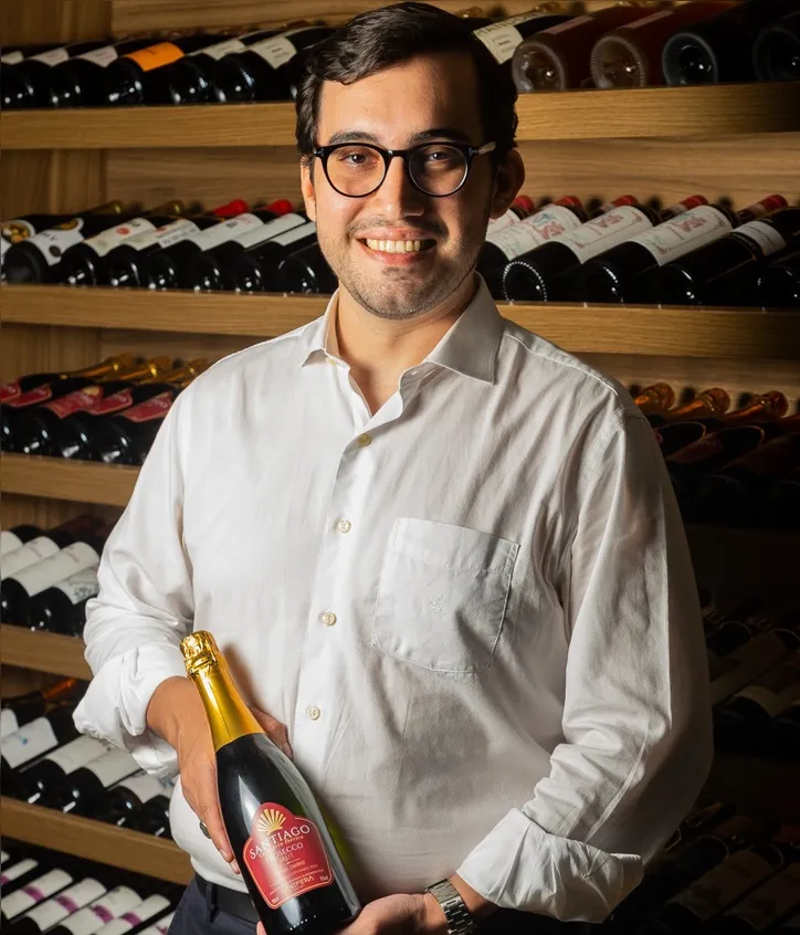 Rafael Casqueiro, com vinhos nacionais e internacionais.