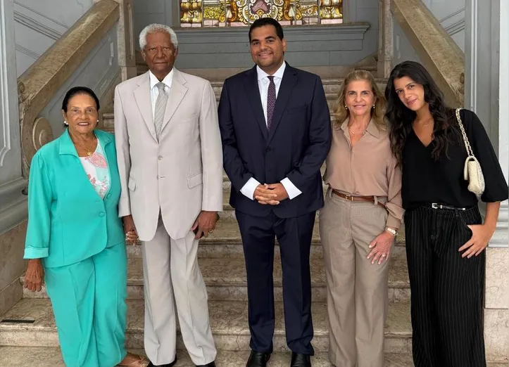 Antonio Ali Brito comemora o mestrado pela USP ao lado da família