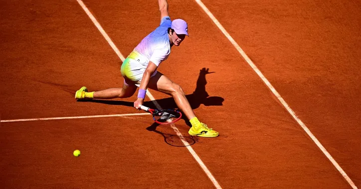 O brasileiro João Fonseca na sua primeira edição de Roland Garros, em 2025