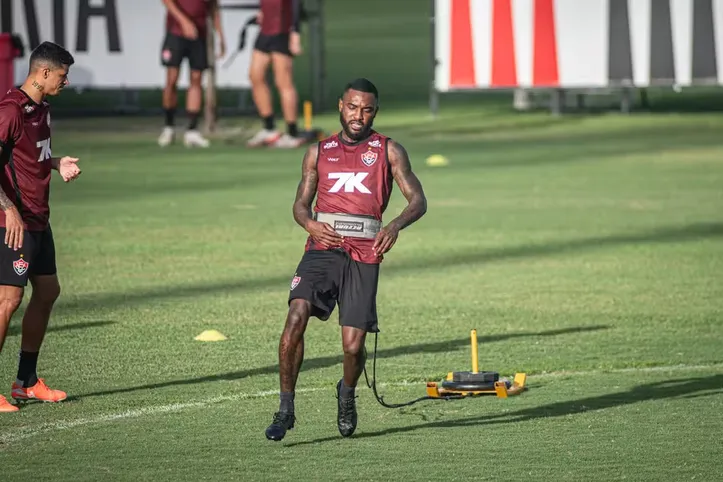 Ramon em treino no CT Evaristo de Macedo