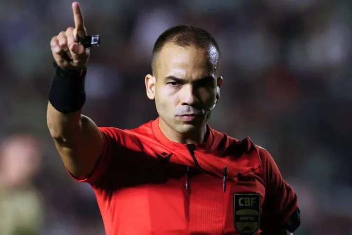 Árbitro Alex Gomes Stefano