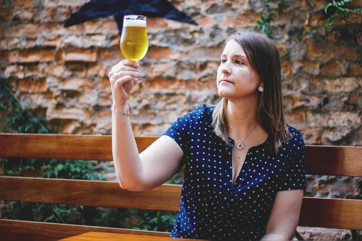 Laura Aguiar, mestre-cervejeira e head de conhecimento e cultura da Ambev