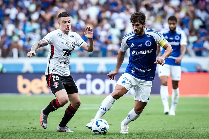 Renato Kayzer e Lucas Silva em Cruzeiro 3x1 Vitória pelo Brasileirão de 2025