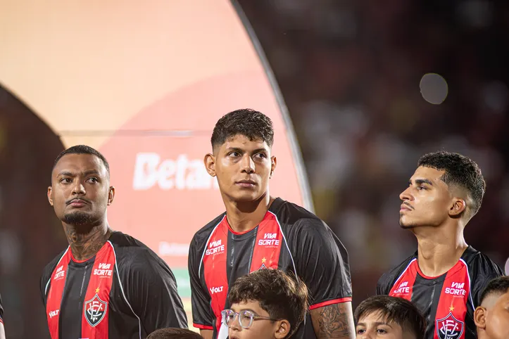 Zé Vitor está suspenso e desfalca o Vitória na próxima rodada do Brasileirão.