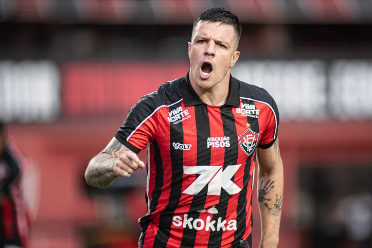 Vitória e Jacuipense pela semifinal do Baianão