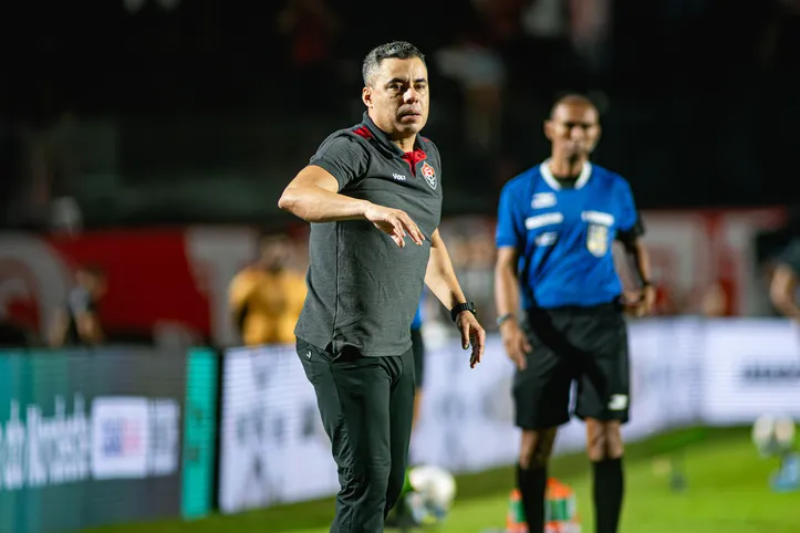 Jair Ventura pelo Vitória