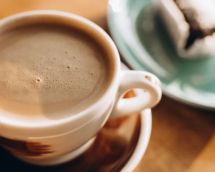 Imagem ilustrativa da imagem Você está tomando café do jeito certo? Especialista explica cuidados no consumo