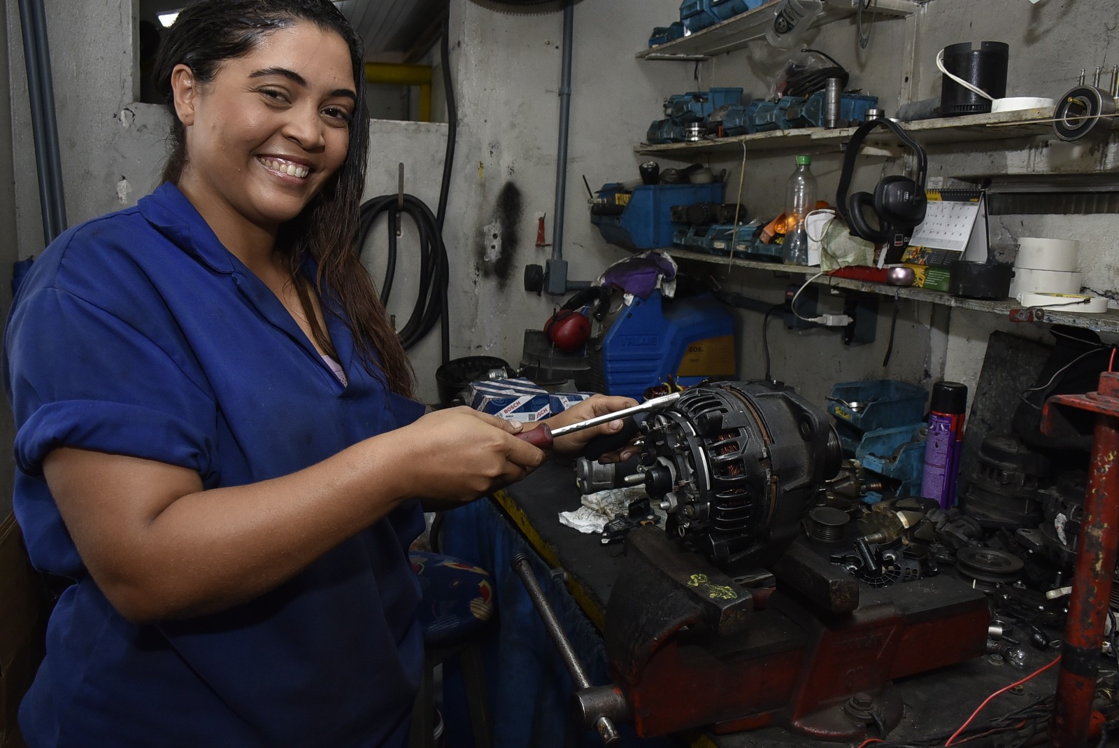 Talento que ilumina: conheça a jovem que aposta na elétrica automotiva