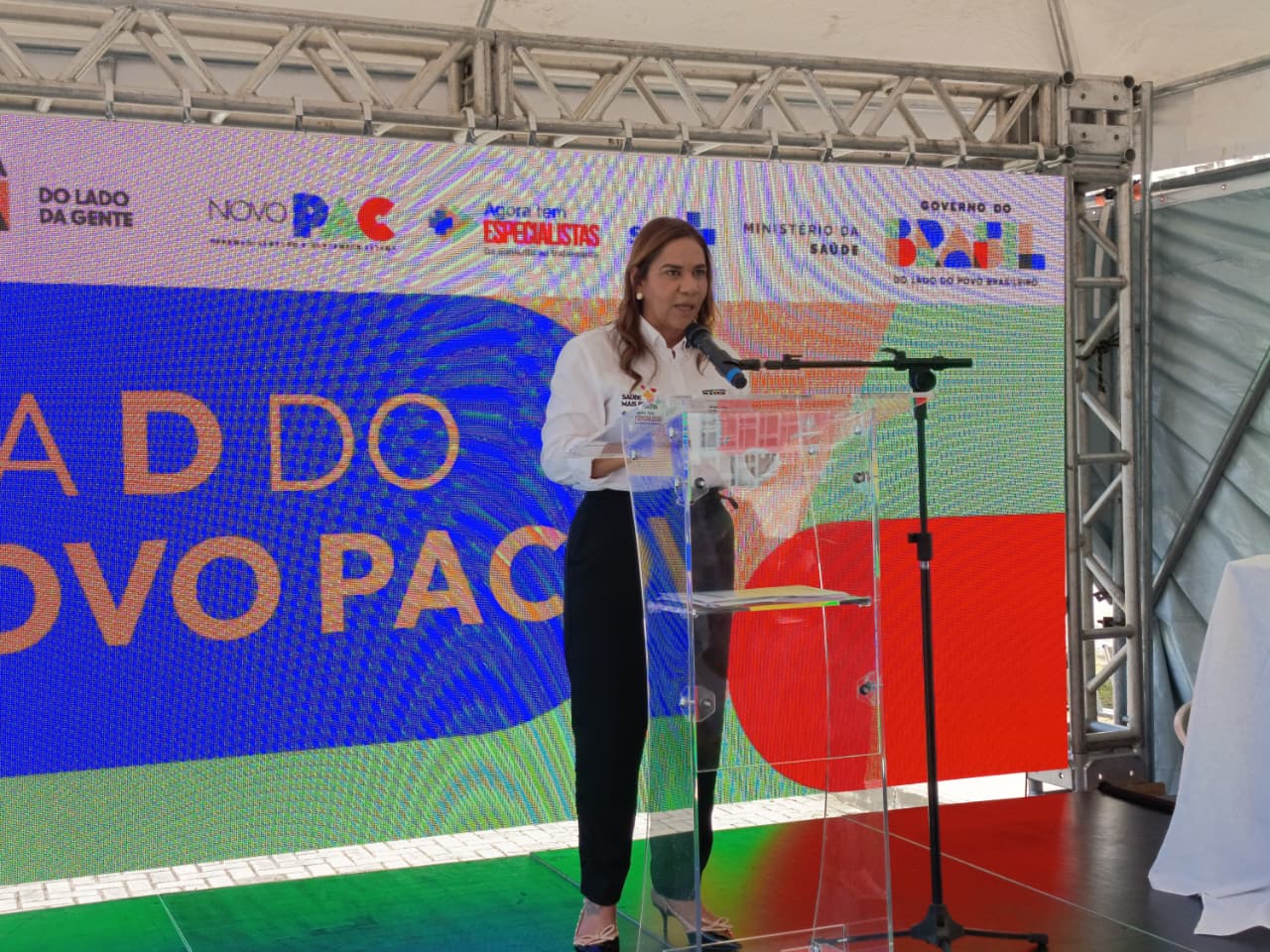 Secretária Roberta Santana, em discurso, durante evento em Salvador