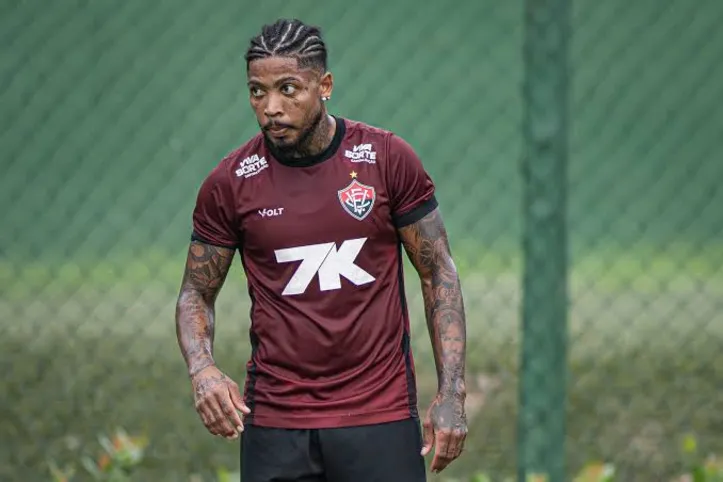 Marinho em treinamento pelo Vitória