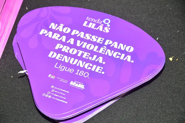 Não Passe Pano. Proteja. Denuncie. Ligue 180