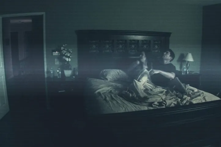 Cena de Atividade Paranormal