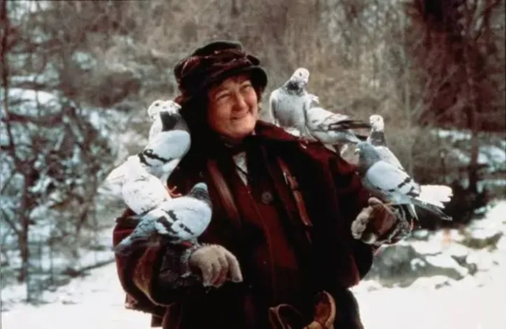 Brenda Fricker em ‘Esqueceram de Mim 2: Perdido em Nova York’