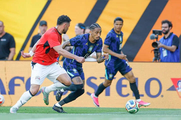 Raphinha foi titular no ataque da Seleção