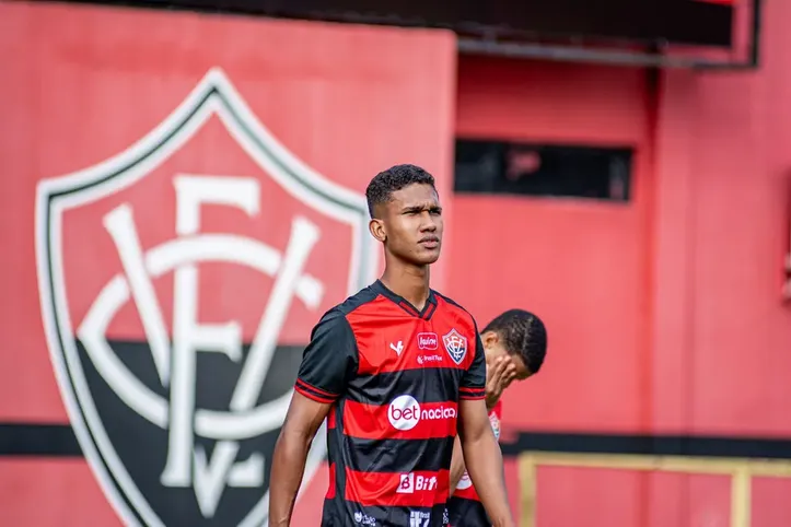 Edson Eduardo no Vitória