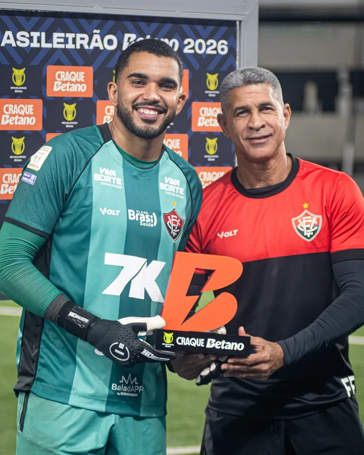 Lucas Arcanjo e Itamar Ferreira, preparador de goleiros do Vitória