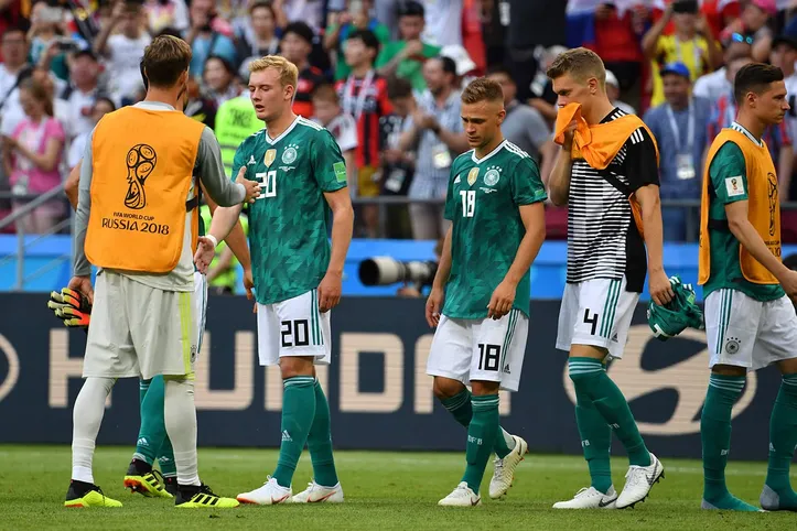 Jogadores da Alemanha lamentam queda na primeira fase da Copa de 2018, na Rússia