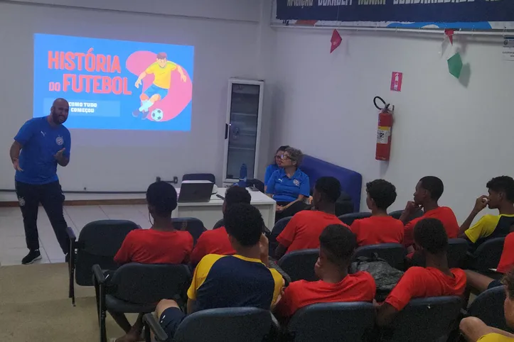 Geração 2012, campeã de torneios na temporada, foi a primeira a participar de aulas de História do Futebol criadas pelo clube para fortalecer a formação dos atletas.