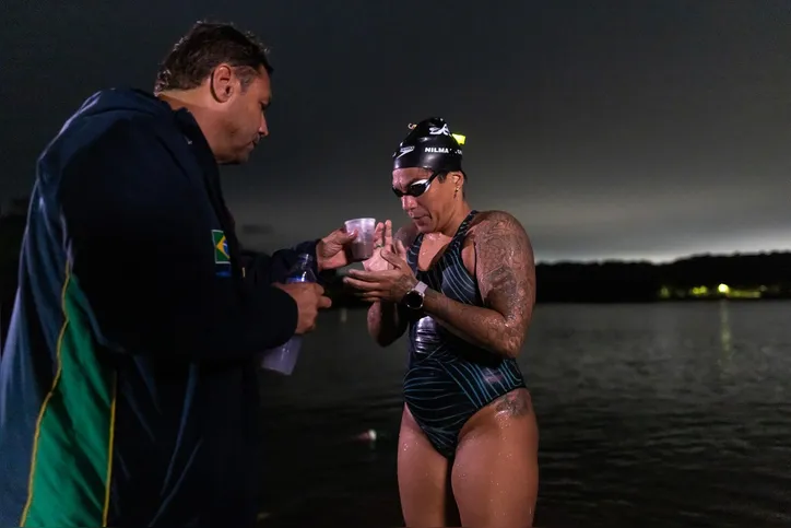 Ana Marcela em treino na Represa Billings, em São Paulo