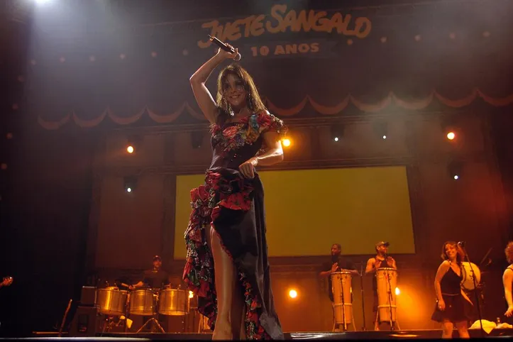 Ivete fazendo turnê na Europa em 2006