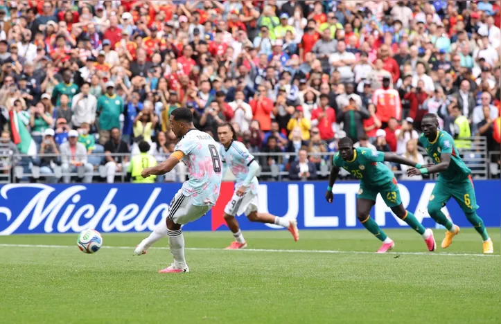 Pênalti convertido por Tielemans garantiu virada histórica da Bélgica