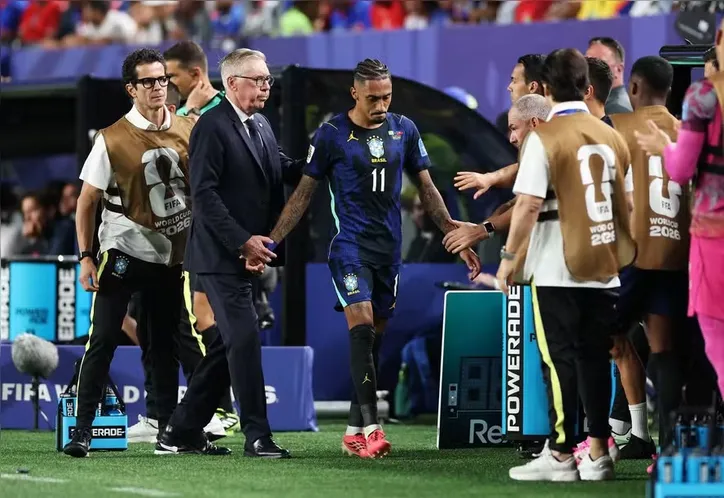 Raphinha lesionado contra o Haiti