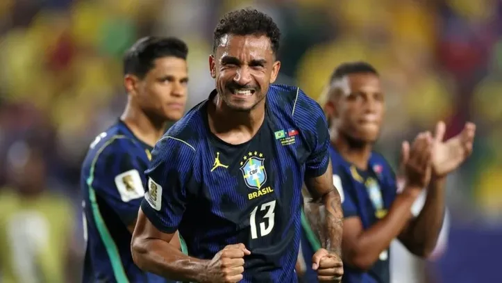 Danilo pela Seleção Brasileira