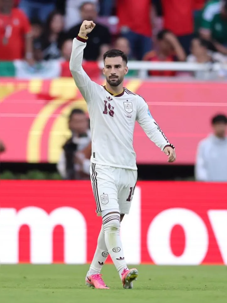 Álex Baena, atacante da Espanha