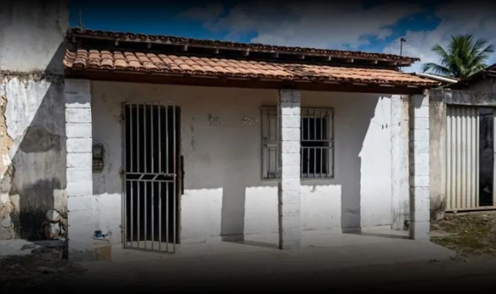 A porta da casa do casal foi encontrada arrombada