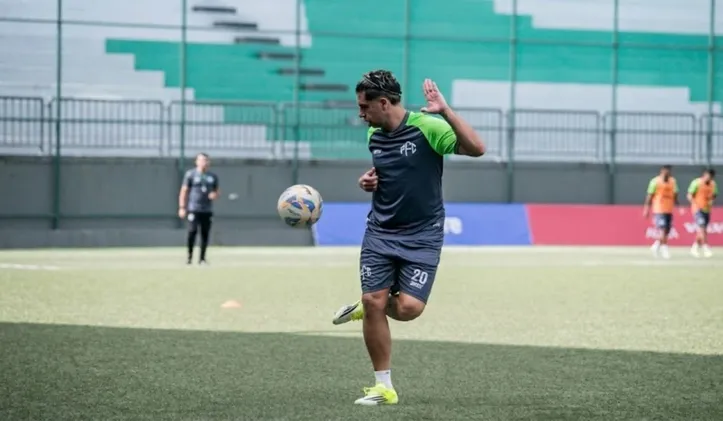 Lucaneta pelo Feira FC