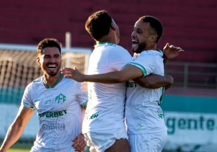 Gol do Feira FC