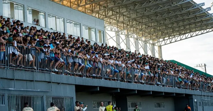 Torcida do Feira FC