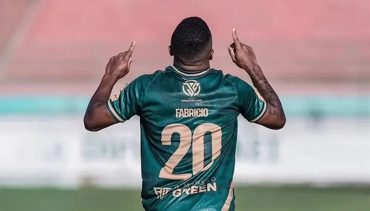 Fabrício pelo Feira FC