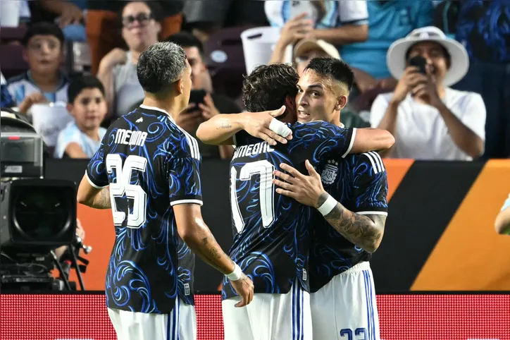 Lautaro Martinez abriu o placar para a Argentina