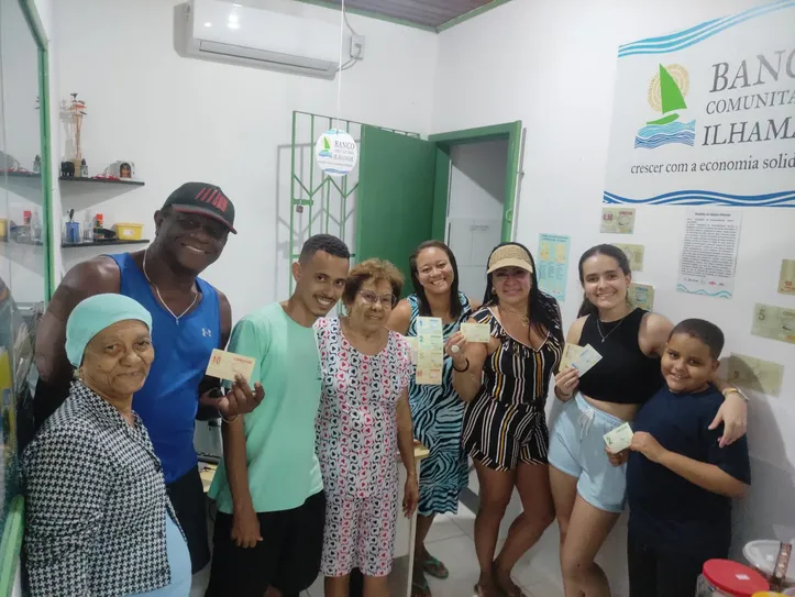 Banco Ilhamar e clientes com Conchas