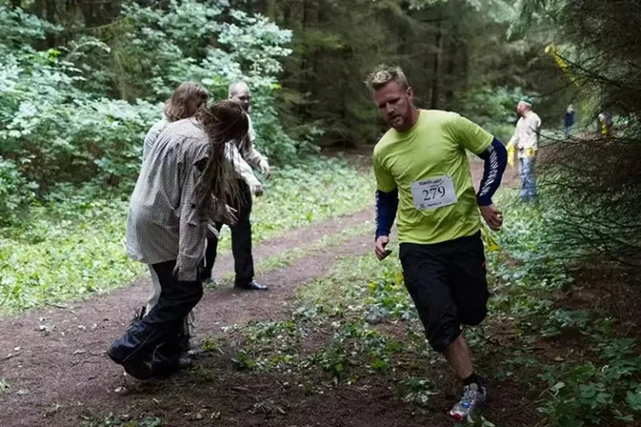 Corredores durante o Zombie Trail Run