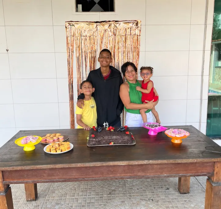 Jomara morre de saudade dos 3 netos