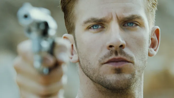 Dan Stevens no filme O Hóspede (2014)