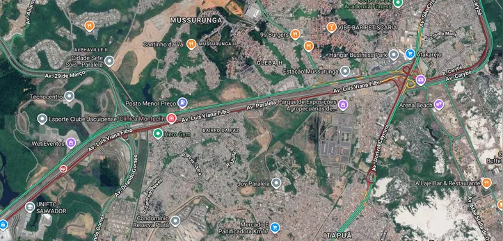 Engarrafamento na Avenida Paralela.