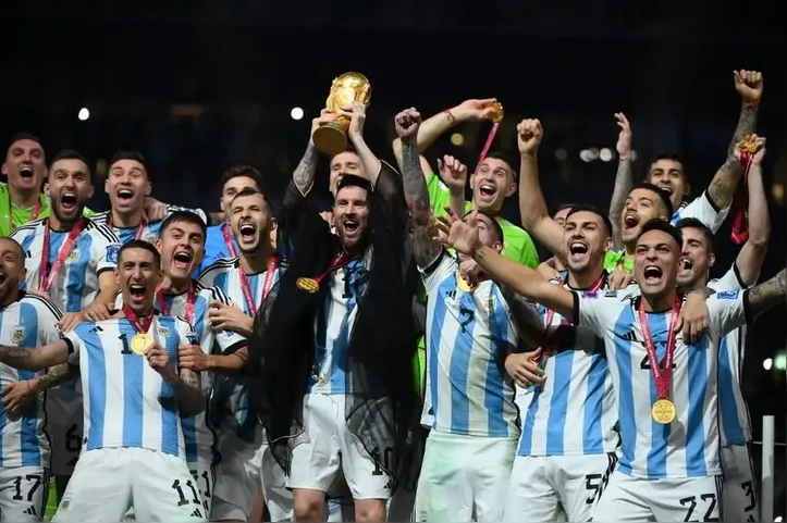 Messi tenta manter Argentina no topo