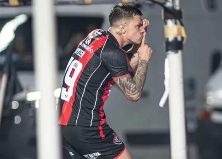 Renato Kayzer pelo Vitória