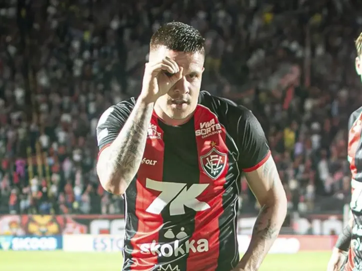Renato Kayzer pelo Vitória
