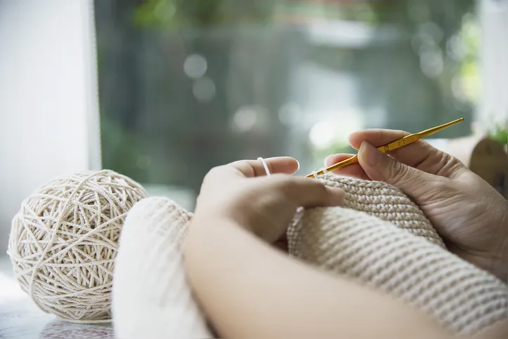 Crochê é um dos hobbies que viralizaram entre os jovens