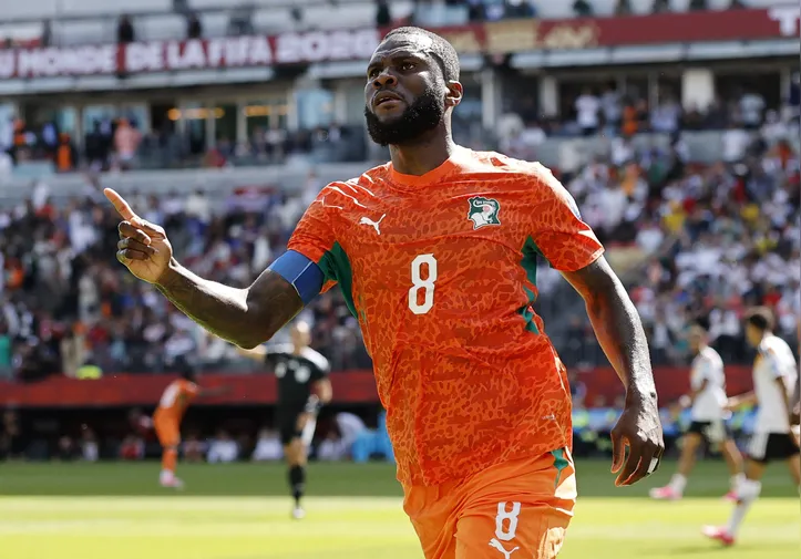 Franck Kessié, capitão de Costa do Marfim, marcou o primeiro gol da partida contra a Alemanha