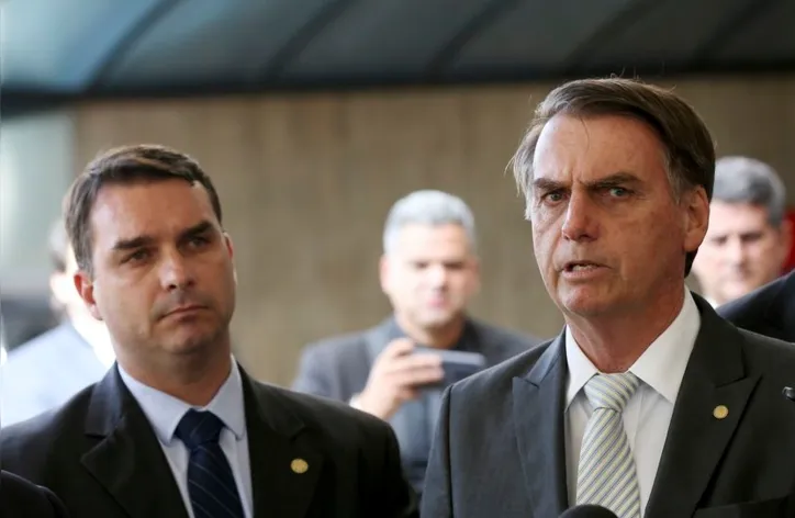 Flávio tenta passar imagem de "Bolsonaro mais ponderado"
