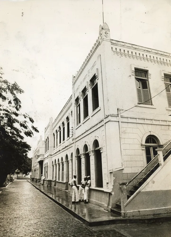 Escola de Aprendizes da Marinha. Queima dos livros de Jorge Amado pelo Estado Novo aconteceu em frente à escola em 1937