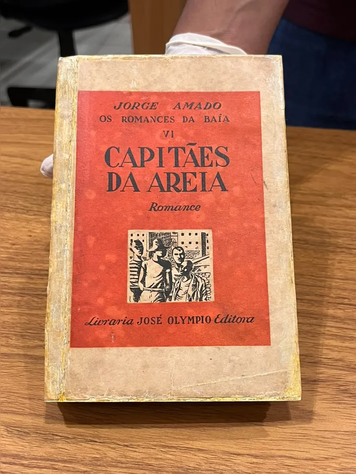 Primeira edição de Capitães da Areia preservada na Fundação Casa de Jorge Amado. O livro foi uma das obras de Jorge Amado destruída em 1937