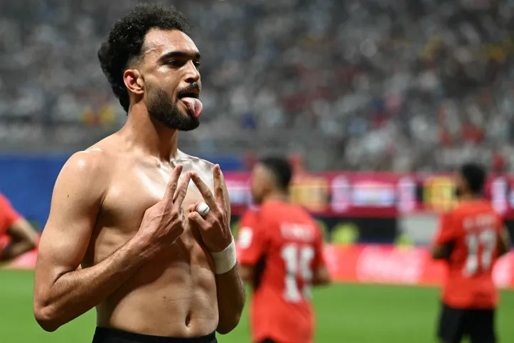 Mostafa Ziko comemorando gol na Argentina